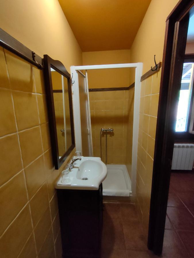 Hotel Dona Gaudiosa Пола де Лена Екстериор снимка