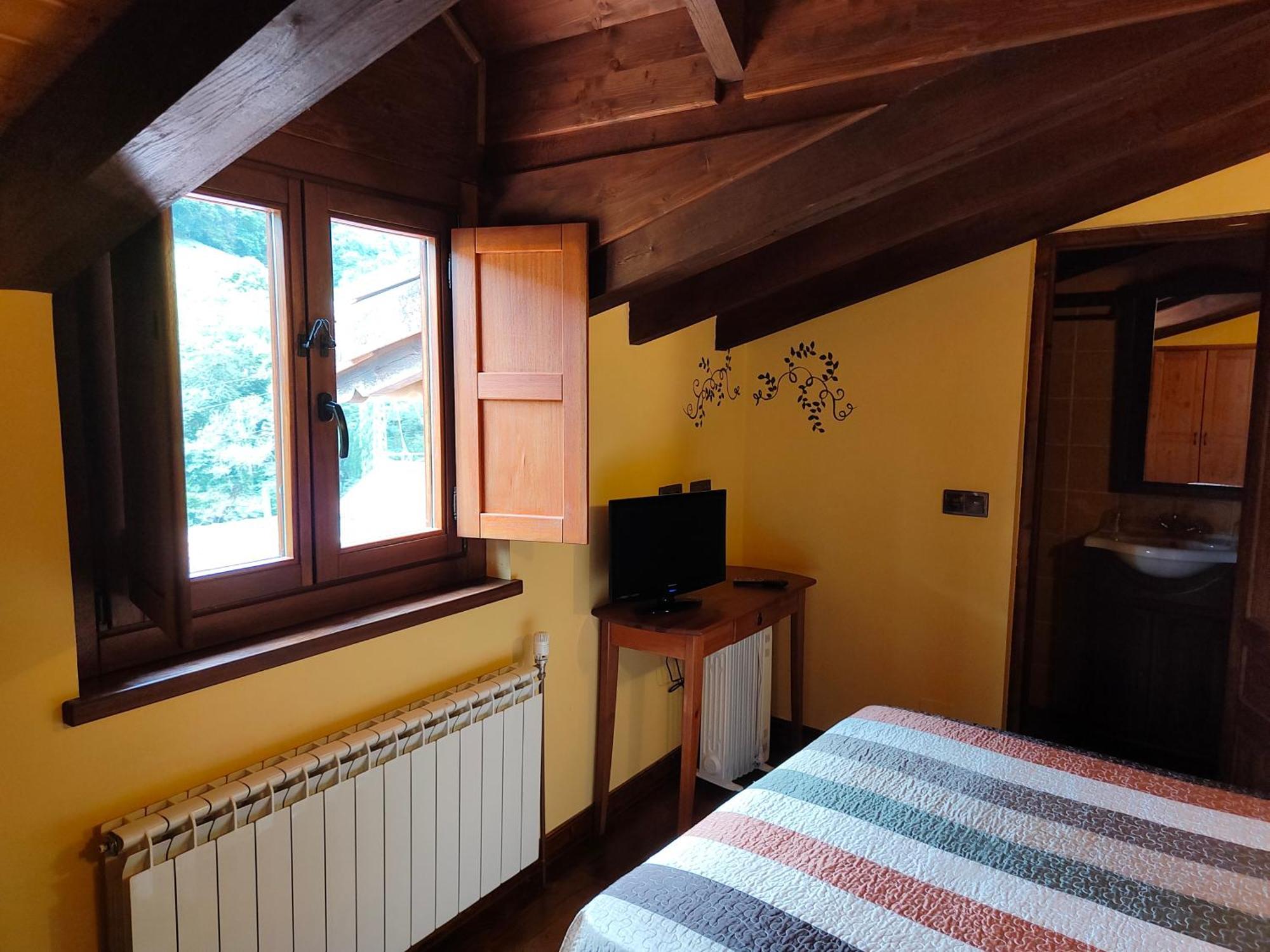 Hotel Dona Gaudiosa Пола де Лена Екстериор снимка