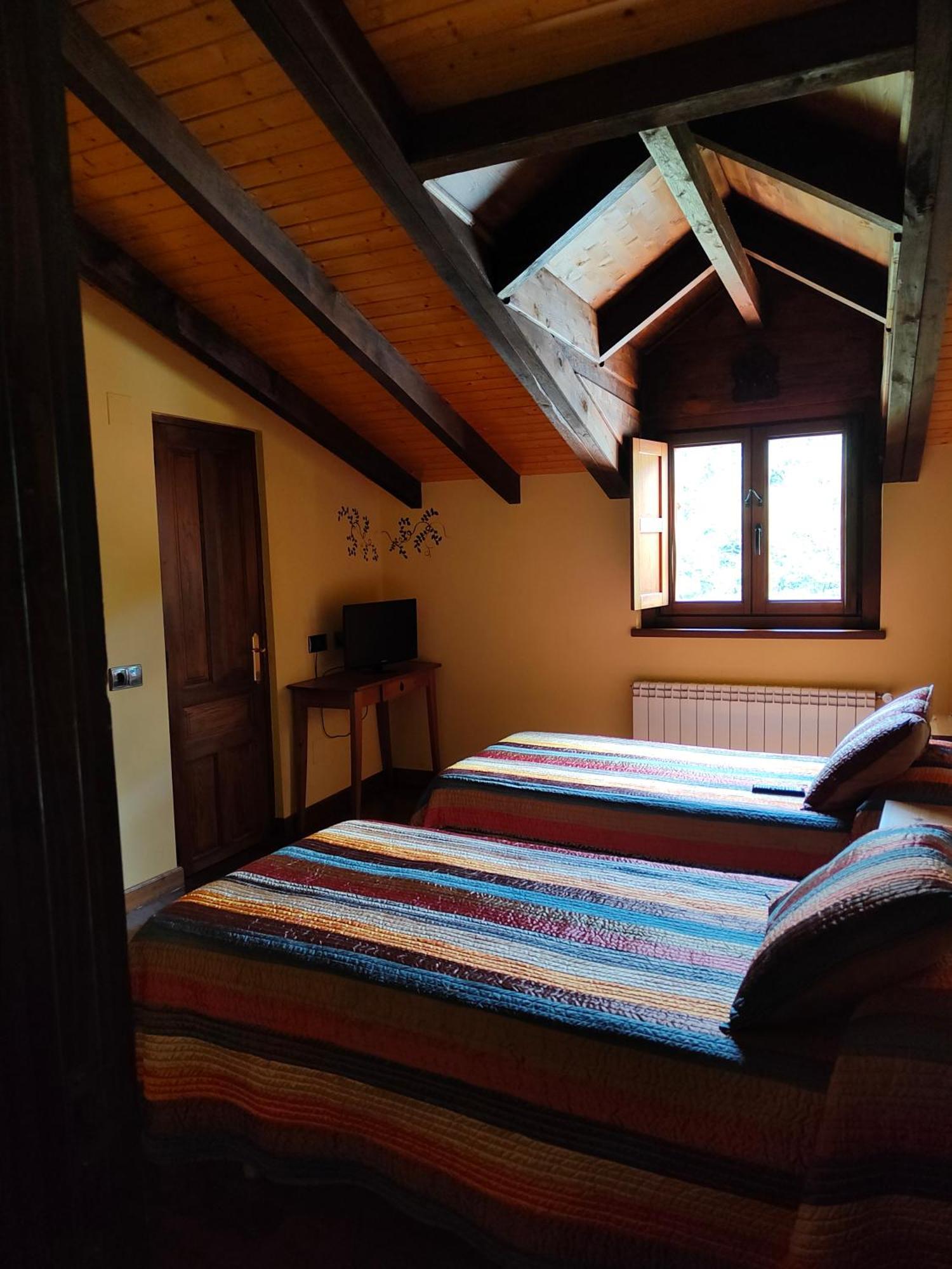 Hotel Dona Gaudiosa Пола де Лена Екстериор снимка